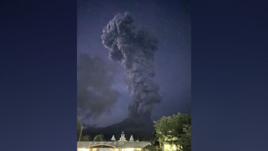 Συναγερμός σήμανε στις Φιλιππίνες λόγω της έκρηξης ηφαιστείου στο όρος Kanlaon