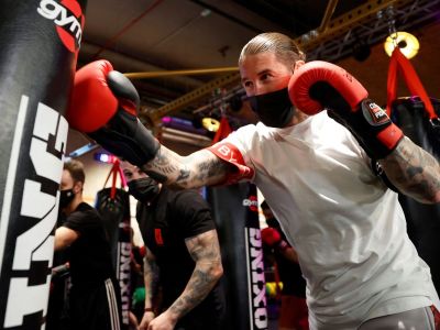 Sergio Ramos y Luis Suárez Se Enfrentarán en un Combate de Boxeo Benéfico