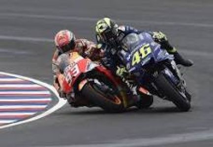 Valentino Rossi vs Marc Márquez: La Épica Batalla de Dos Leyendas del Motociclismo