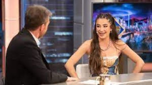 Lola Lolita desmiente el suceso en el hormiguero y afirma que la peguntaron si podían sacar la jeringuilla y ella dijo que si.